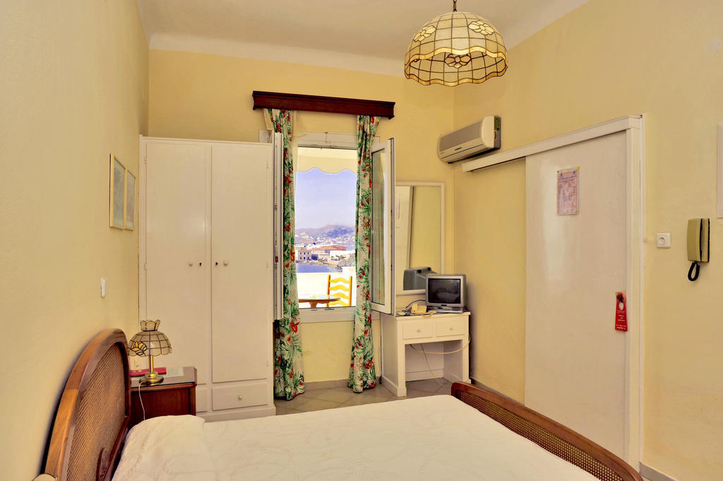 Sea Colours Rooms & Apartments Ermoupoli Oda fotoğraf