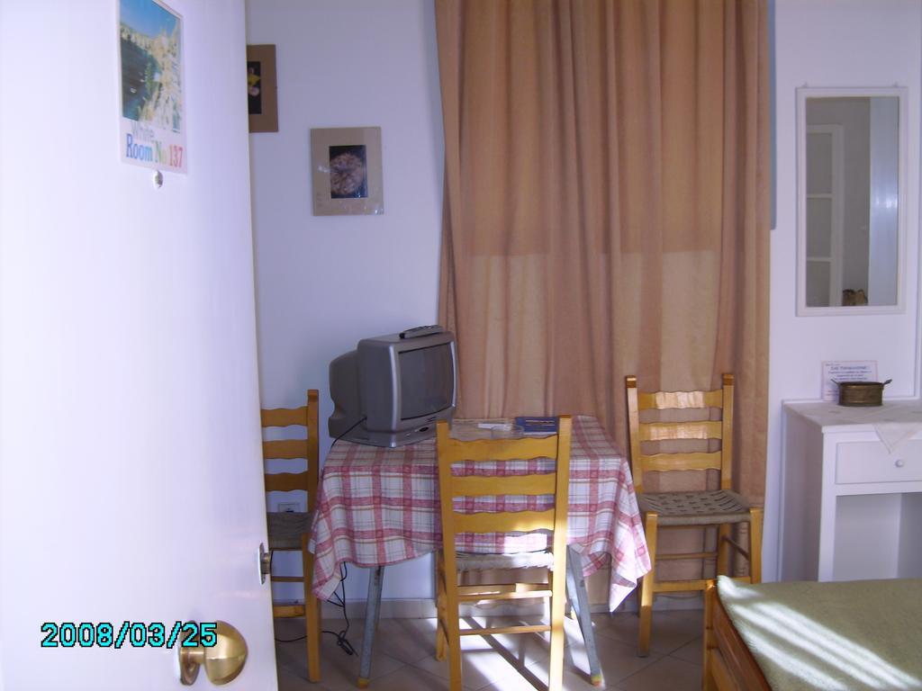 Sea Colours Rooms & Apartments Ermoupoli Oda fotoğraf