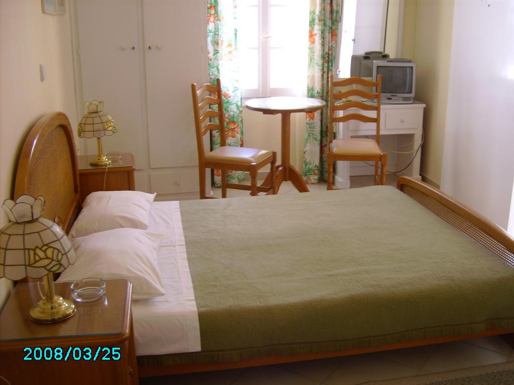 Sea Colours Rooms & Apartments Ermoupoli Oda fotoğraf