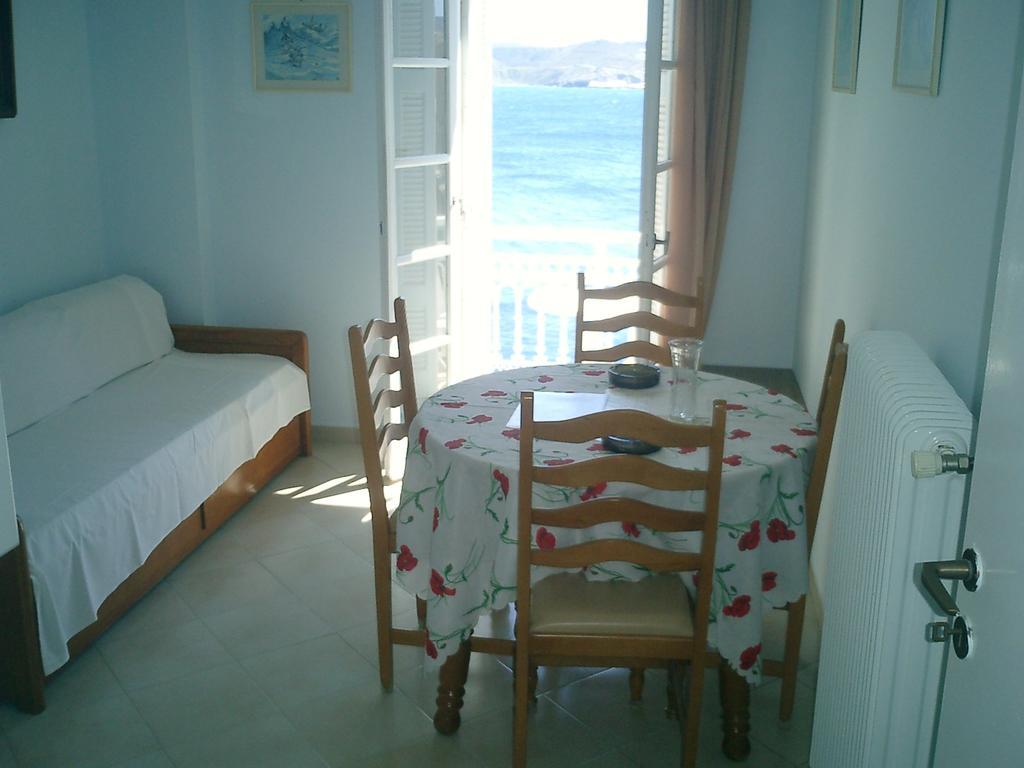 Sea Colours Rooms & Apartments Ermoupoli Oda fotoğraf