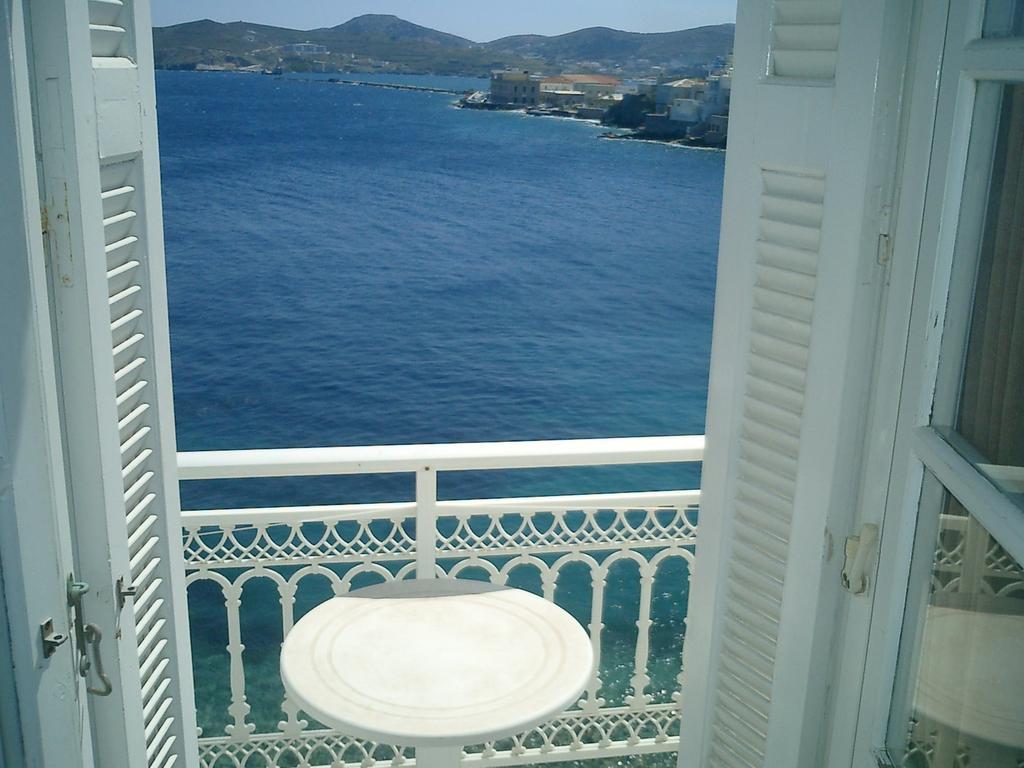 Sea Colours Rooms & Apartments Ermoupoli Oda fotoğraf